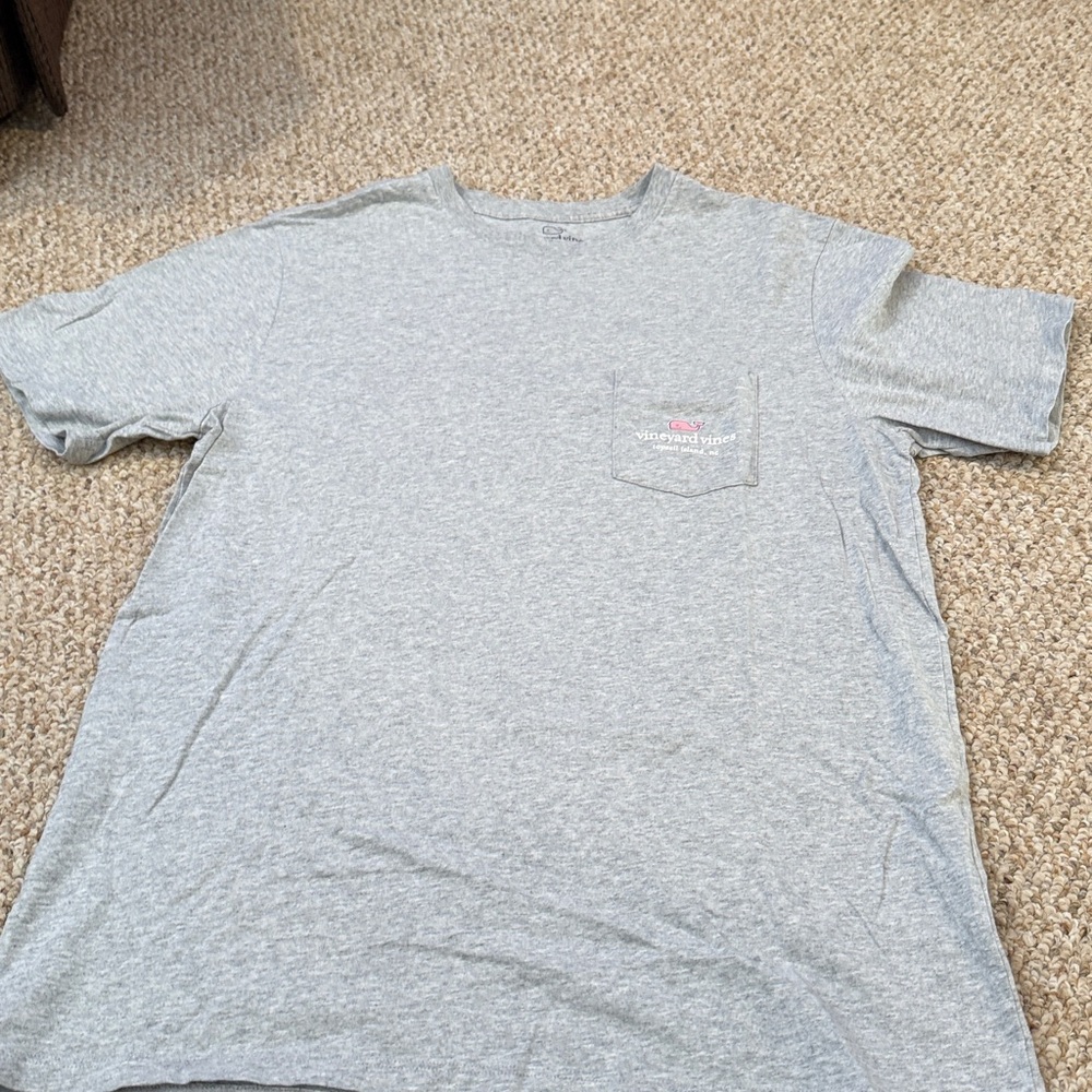 Vineyard vines t shirt